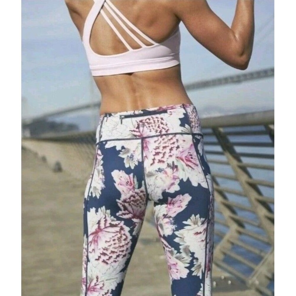 Athleta Run Free Women's Sm Garden Party 7/8 Tight Yoga Pant Athleisure Floral